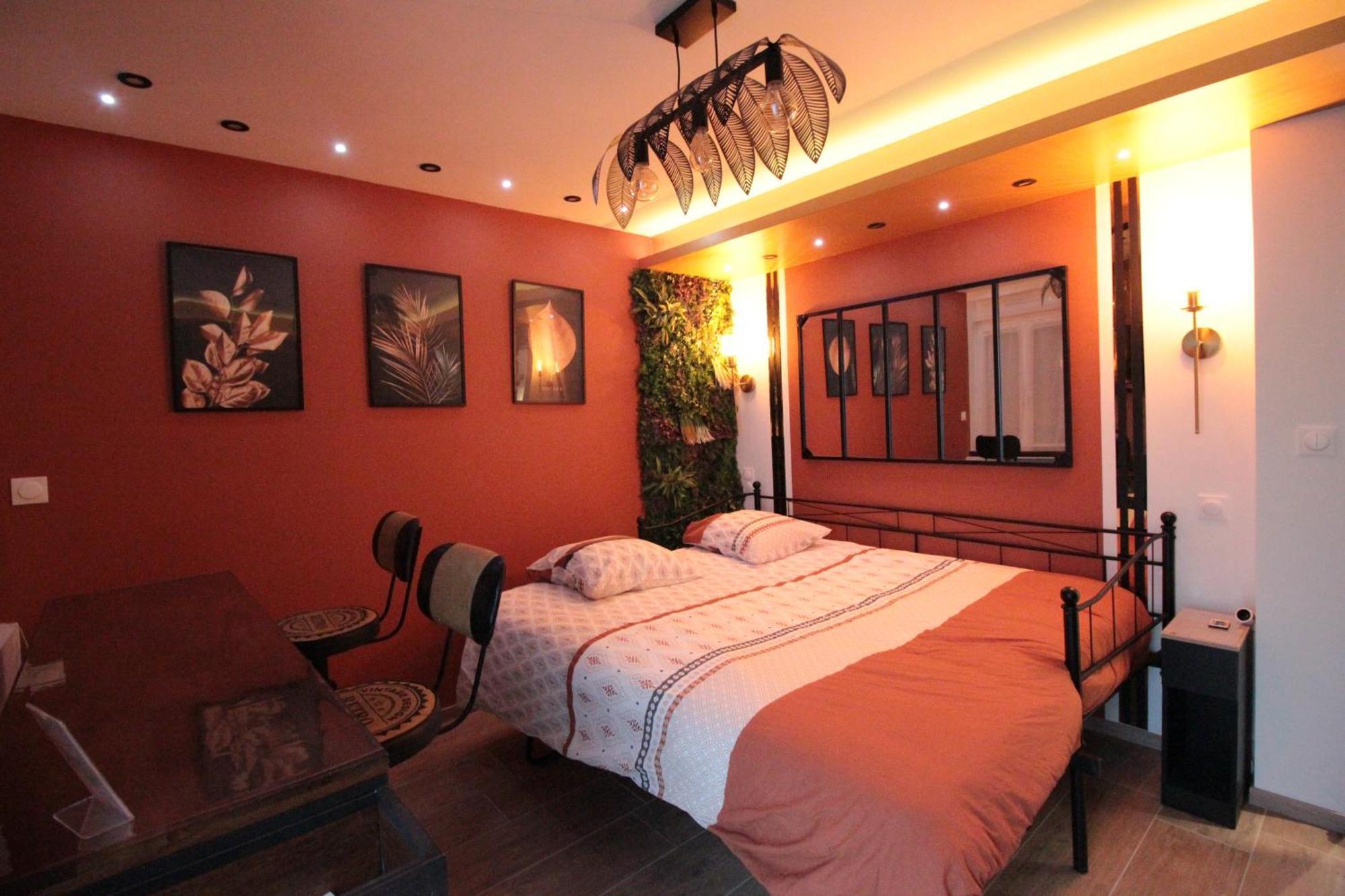 Luxury Studio, Rez De Chaussee, Parking Prive Video Surveillance, Canape Haute Qualite Convertible Couchage 2 Personnes, Centre Ville Proche, Restaurant, Boulangerie 2 Minutes A Pied, Terrasse - 800Metre Carre De Terrain - Gere Par Presta-Zen'Service Verdun Zewnętrze zdjęcie
